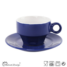 Tasse et soucoupe de glaçage bleue classique